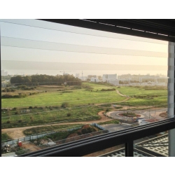 סורגים שקופים בחלונות לבטיחות 