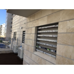 סורגים שקופים בחלונות לבטיחות 