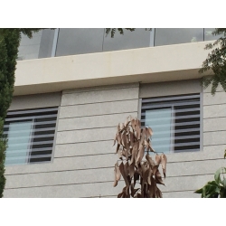 סורגים שקופים בחלונות לבטיחות 