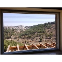 סורגים שקופים בחלונות לבטיחות 